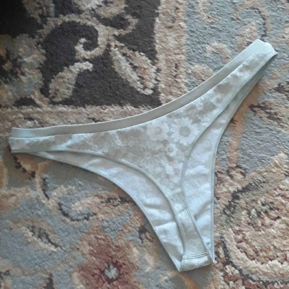 Pink VS thong - Picture 7 of 14